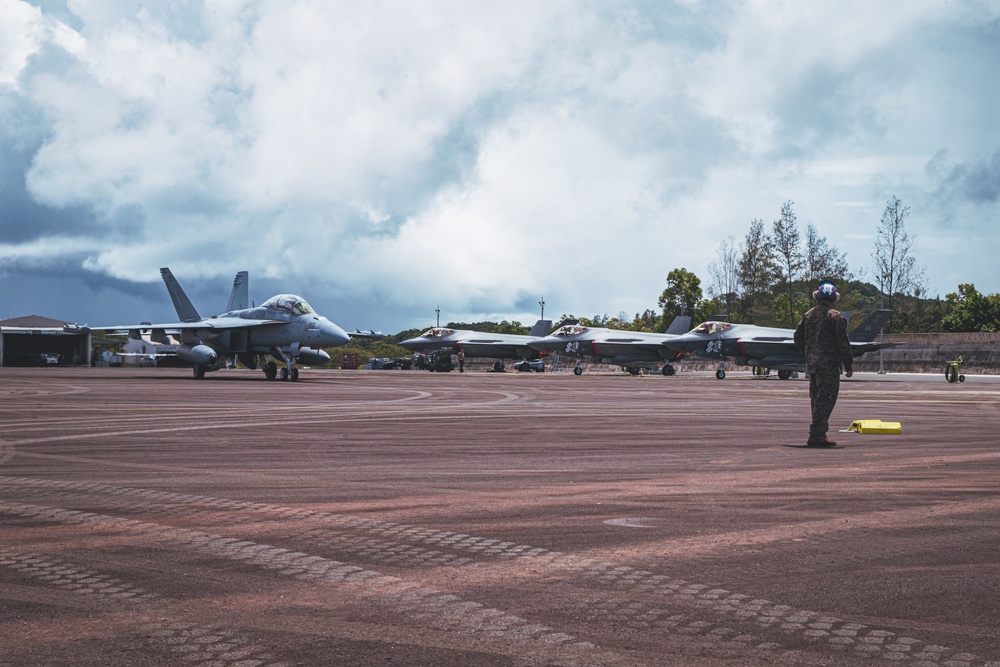 Valiant Shield 22 | EA-18G Growler Refuel