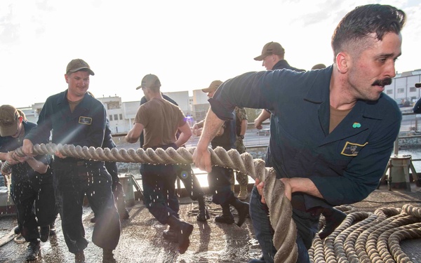 Sailor Heaves In A Line