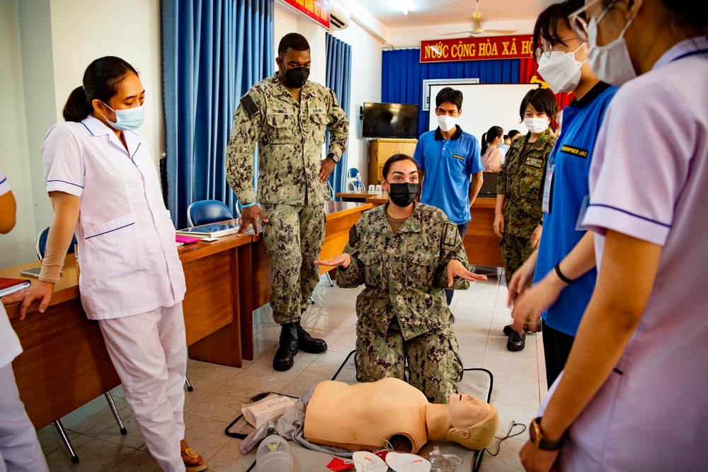 Pacific Partnership 2022 Facilitates Basic Life Support Training in Phu Yen