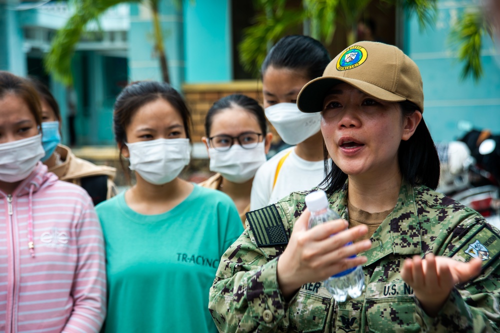 U.S. Navy Sailors Visit the Phu Yen Medical College during Pacific Partnership 2022