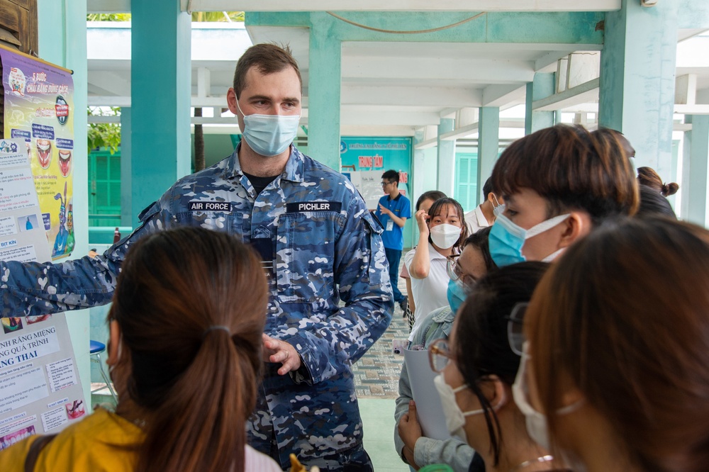 U.S. Navy Sailors Visit the Phu Yen Medical College during Pacific Partnership 2022