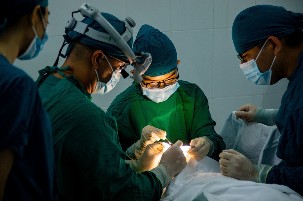 Pacific Partnership Doctors perform surgery at the Phu Yen Ophthalmology Hospital