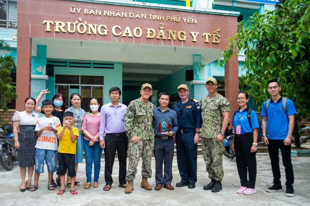 U.S. Navy Sailors Visit the Phu Yen Medical College during Pacific Partnership 2022