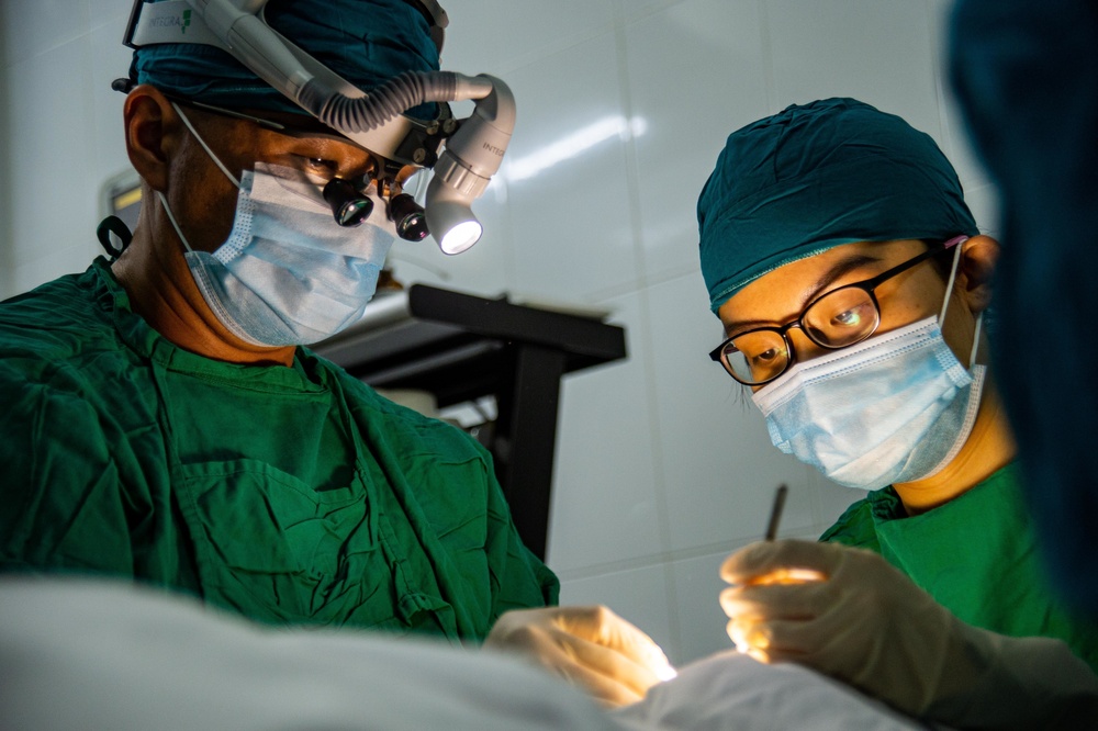 Pacific Partnership Doctors Perform Eye Surgery at the Phu Yen Ophthalmology Hospital