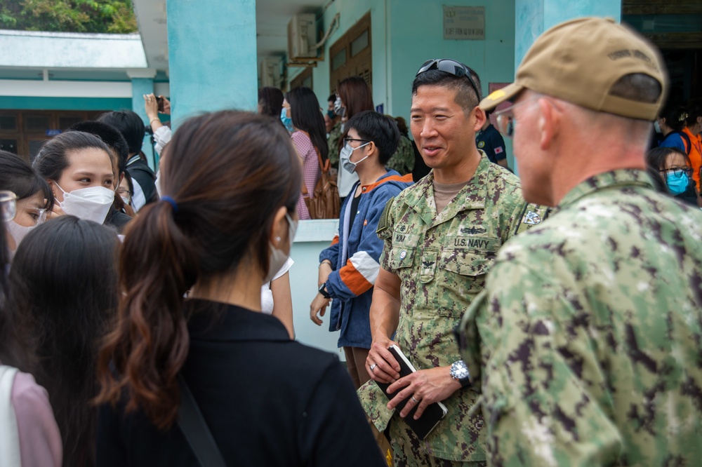 U.S. Navy Sailors Visit the Phu Yen Medical College during Pacific Partnership 2022