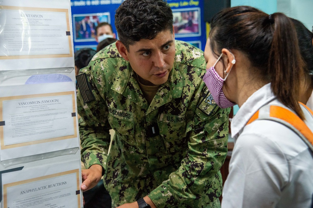U.S. Navy Sailors Visit the Phu Yen Medical College during Pacific Partnership 2022