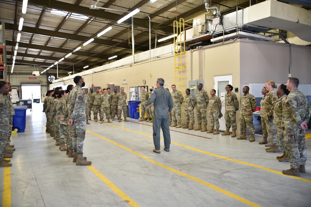 10 AF commander visits future 5th generation fighter wing