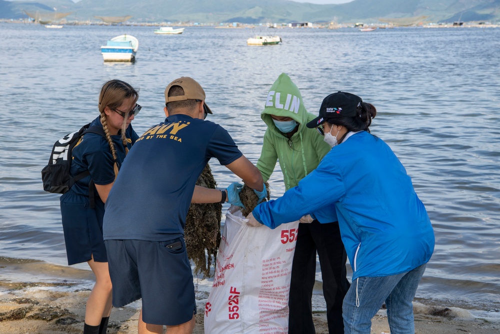 U.S. Sailors participate in Host Nation Outreach Event (HNOE) during Pacific Partnership 2022