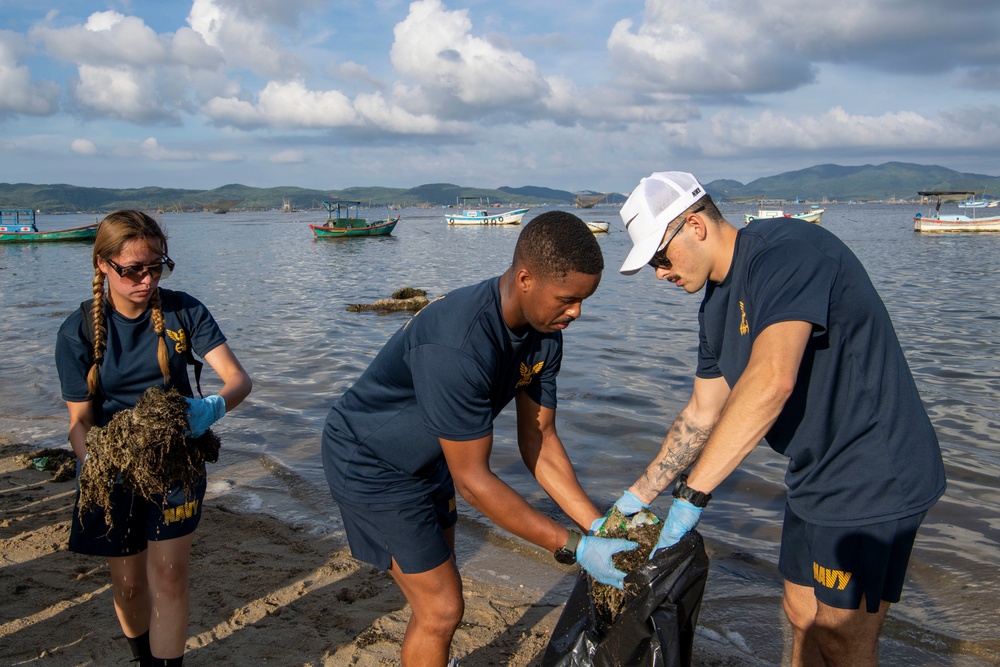 U.S. Navy Sailors participate in Host Nation Outreach Event (HNOE) during Pacific Partnership 2022