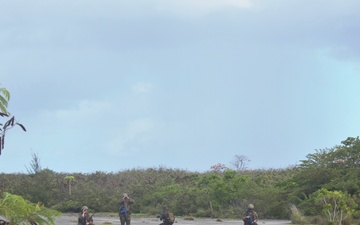 EODMU5 and 1MEF Conduct Beach Assault and Airfield Damage Repair in Tinian during Valiant Shield 2022
