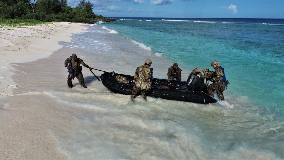 EODMU5 and 1MEF Conduct Beach Assault and Airfield Damage Repair in Tinian during Valiant Shield 2022