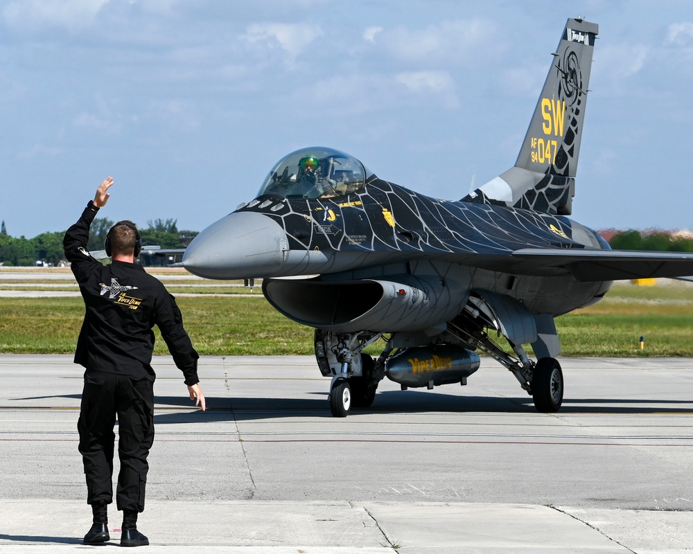 F-16 Viper Demo Team performs at the Miami Air and Sea Show