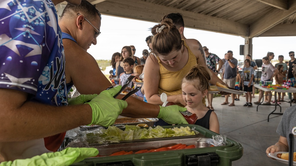 II MEF Information Group Families, U.S. Marines enjoy unit Beach Bash