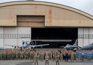 Red Flag maintenance units group photo