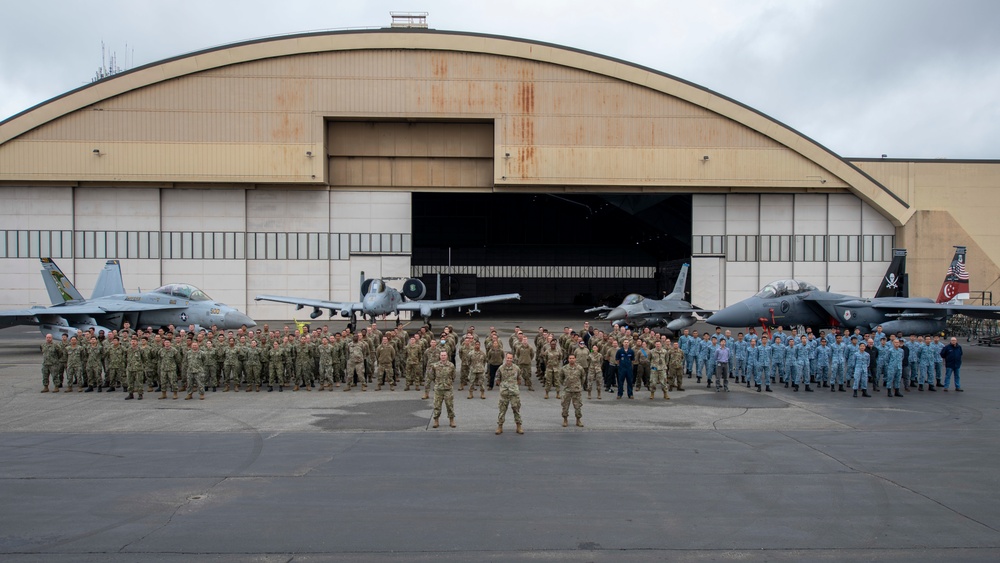 Red Flag maintenance units group photo