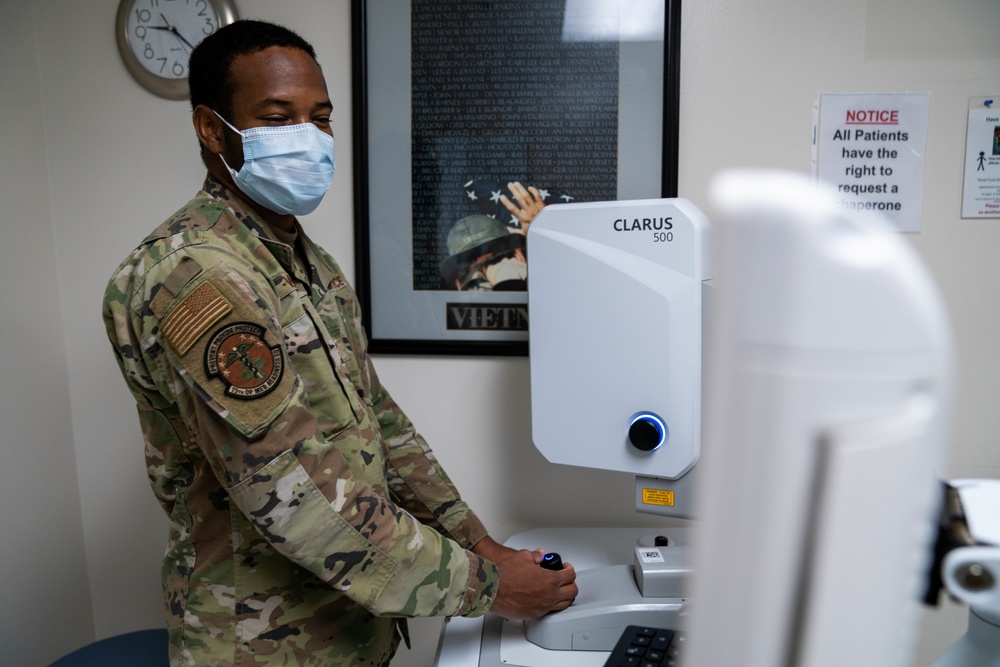 Eye spy a new retinal camera at the optometry clinic!