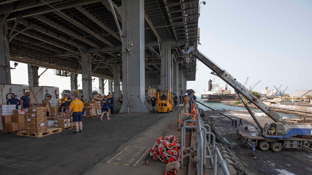 USS Hershel &quot;Woody&quot; Williams (ESB 4) enters the Port of Djibouti.