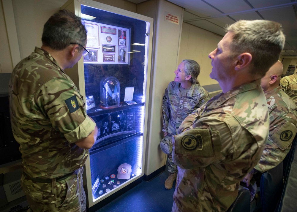 USS Hershel &quot;Woody&quot; Williams (ESB 4) hosts Commander, Combined Joint Task Force-Horn of Africa.