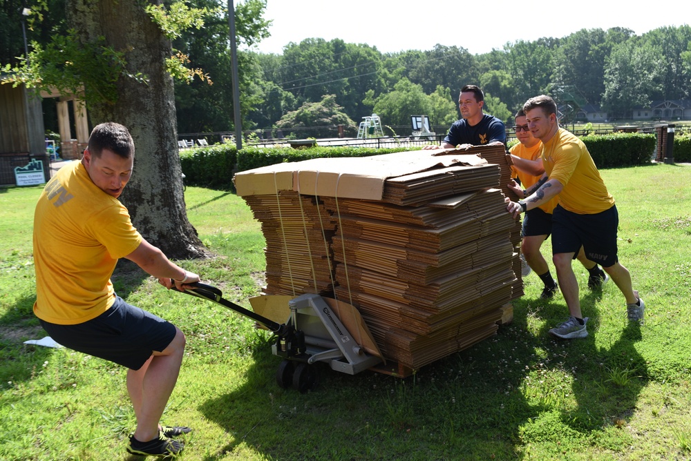 Sailors volunteer at For The Kingdom during Navy Week Memphis