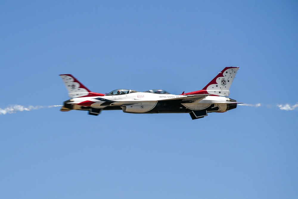 U.S. Air Force Thunderbirds arrive for Hill AFB air show