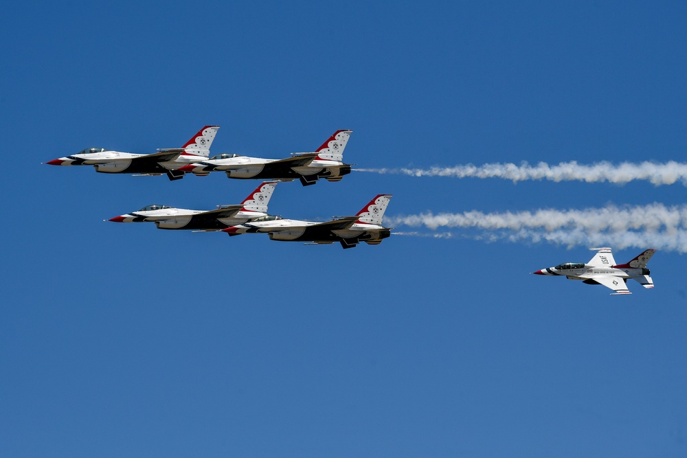 U.S. Air Force Thunderbirds arrive for Hill AFB air show