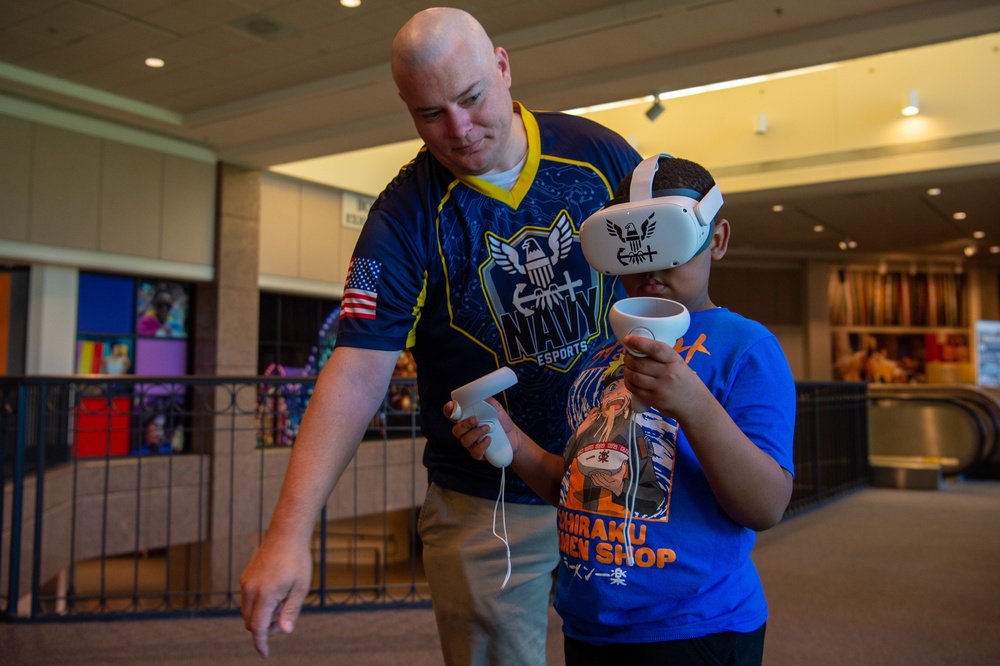 Navy’s Esports Team, Show Campers How To Play A Virtual Reality Game During Navy Week Memphis