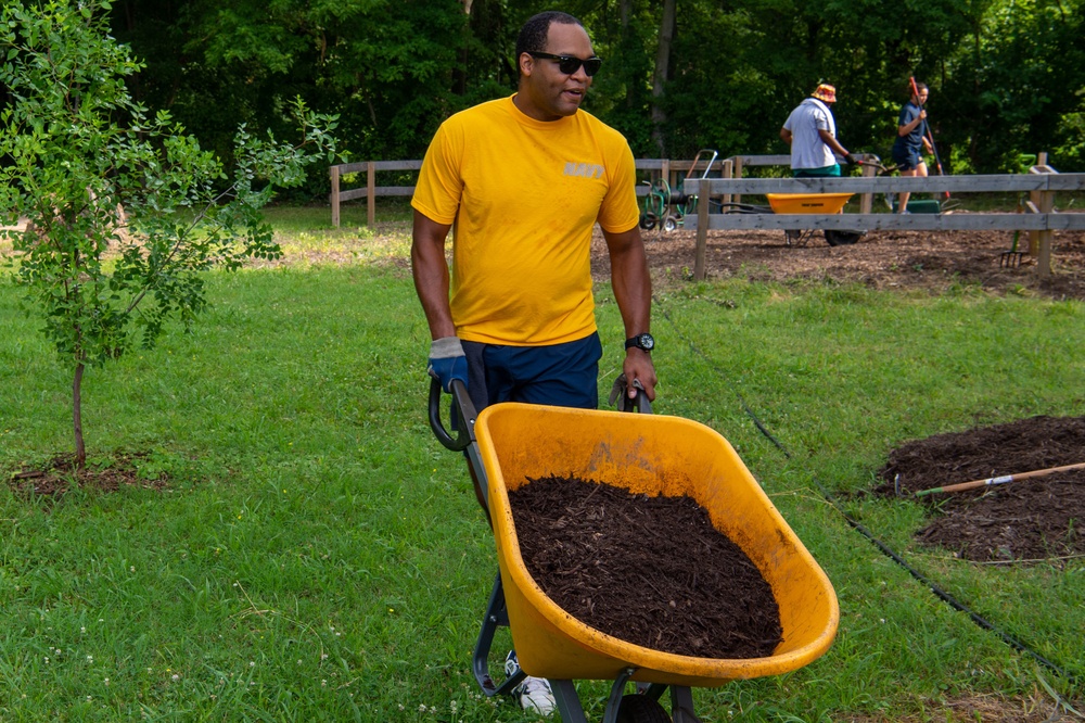 Sailors volunteer for Memphis Tilth during Memphis Navy Week