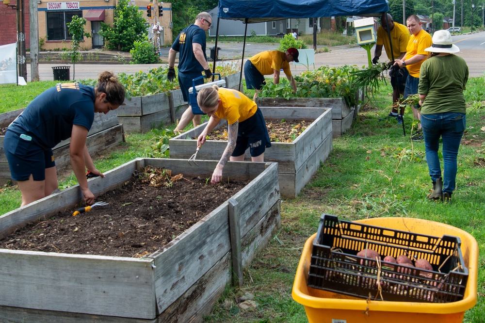 Sailors volunteer for Memphis Tilth during Memphis Navy Week