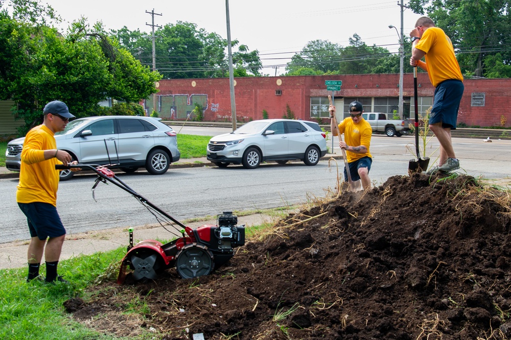 Sailors volunteer for Memphis Tilth during Memphis Navy Week