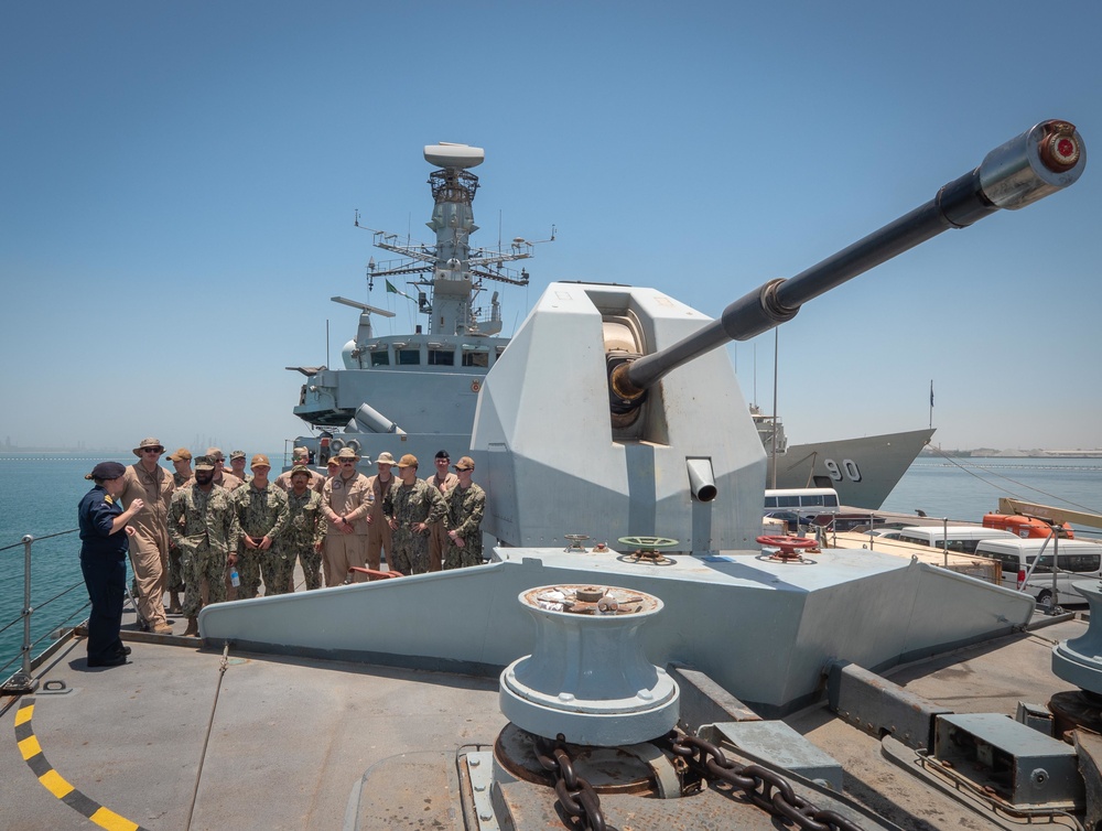 VP-46 tours HMS Montrose