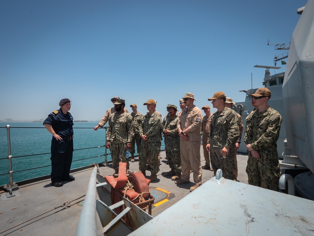 VP-46 tours HMS Montrose