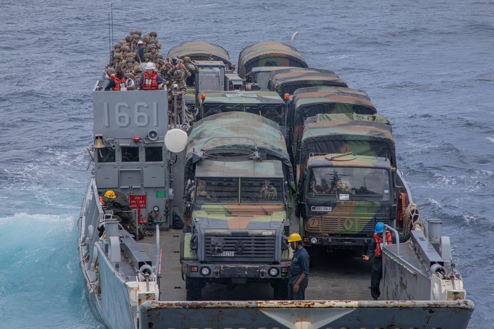 U.S. Marines conduct amphibious landing during Caraibes 22