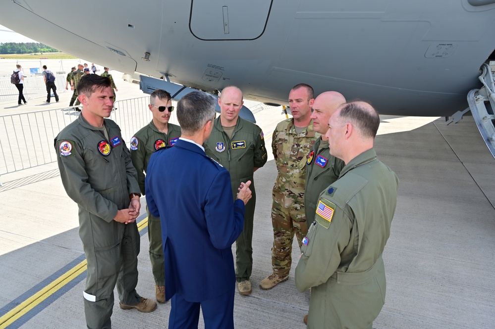 Lt. Gen. Basham visits ILA Berlin