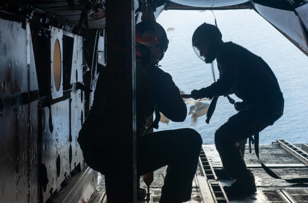 Explosive Ordnance Disposal Mobile Unit 5 conducts parachute insertion operations in support of Valiant Shield 2022