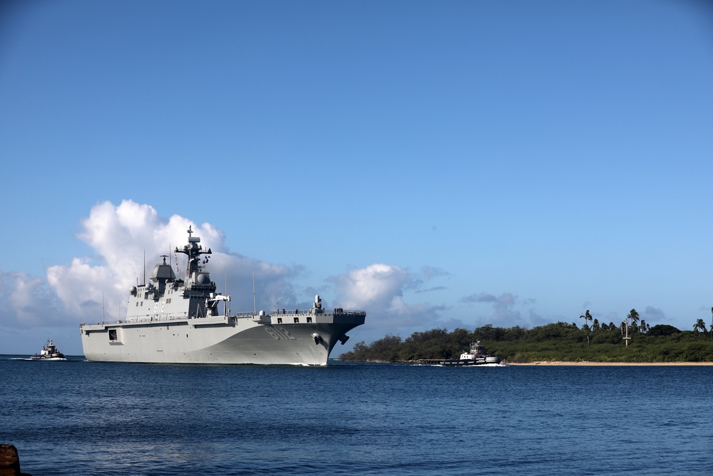 Republic of Korea Navy ship ROKS Marado (LPH 6112) Arrives for RIMPAC 22