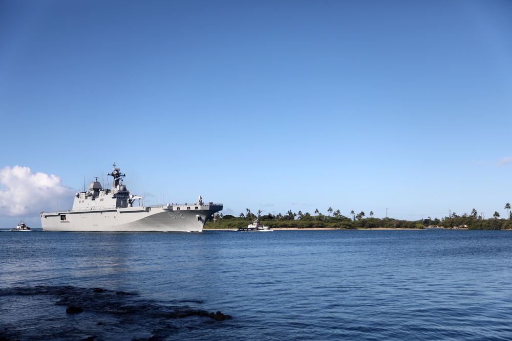 ROKS Marado (LPH 6112) Arrives for RIMPAC 22