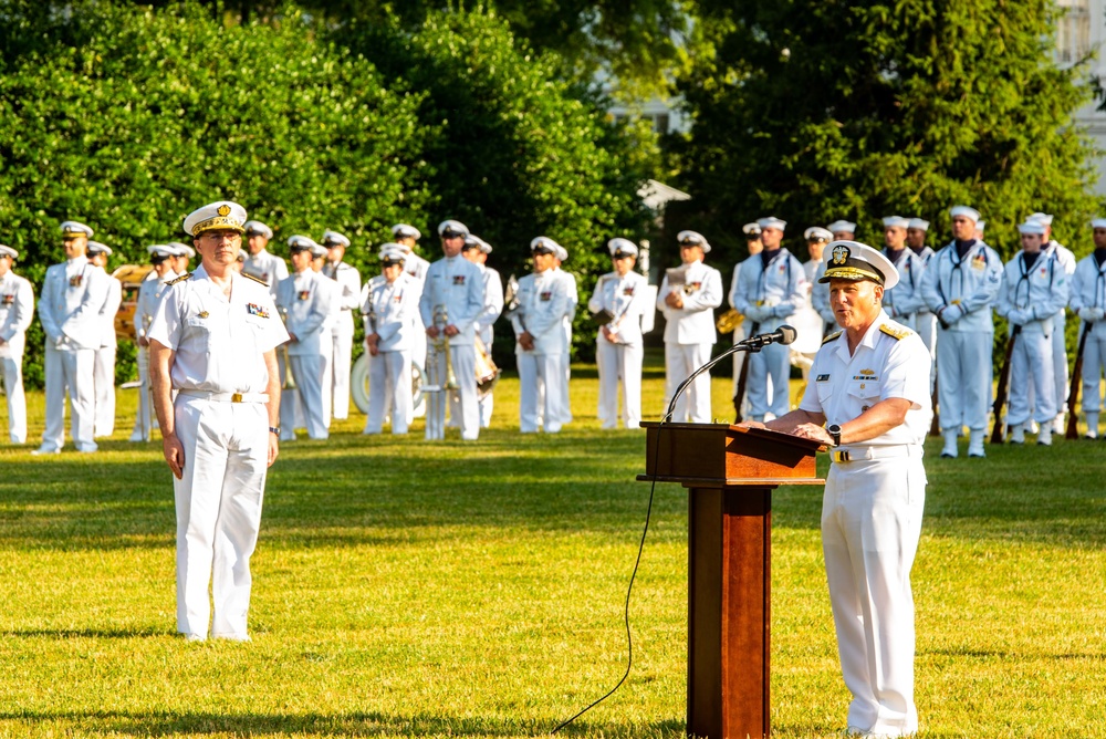 CNO Hosts Formal Counterpart Visit for Chief of French Navy
