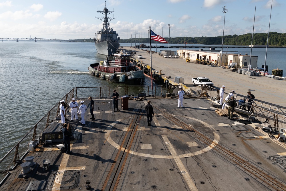 USS Gravely Departs Yorktown