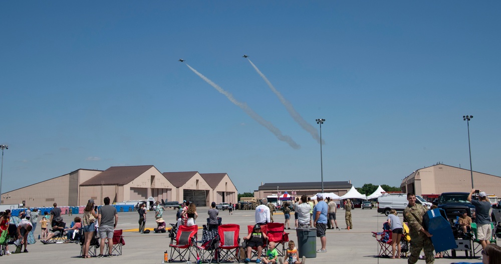 Grand Forks AFB hosts Northern Thunder Air and Space Expo