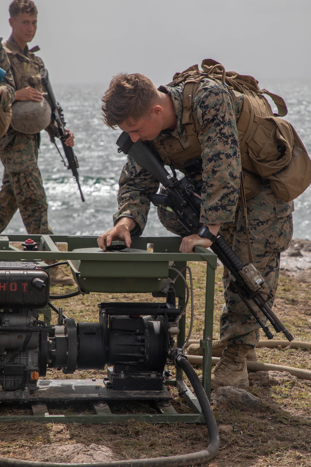 U.S. Marines demonstrate water purification capabilities for French allies