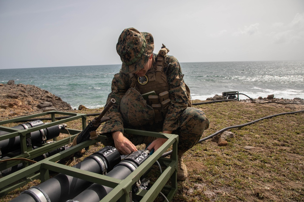 U.S. Marines demonstrate water purification capabilities for French allies