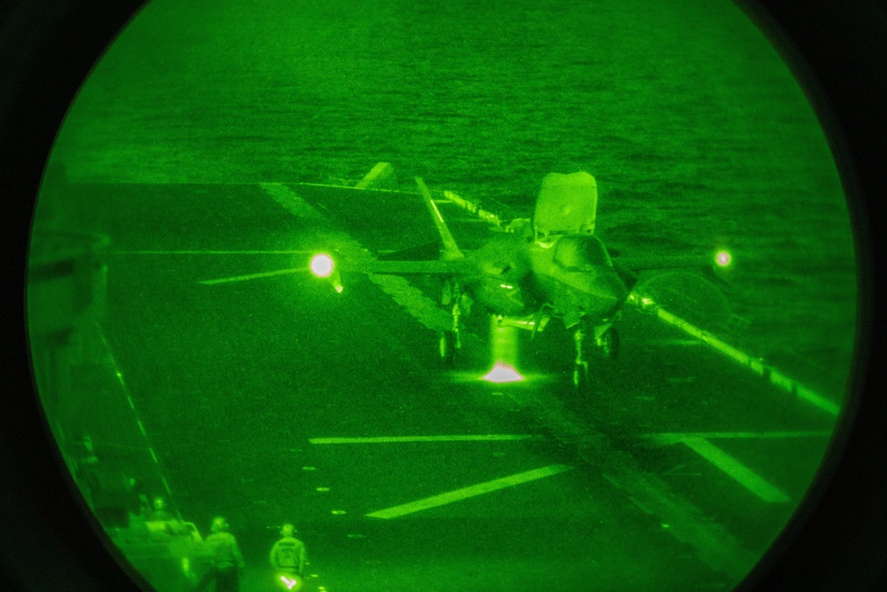 Knight’s Sky: VMFA-121 conducts low-light flight ops