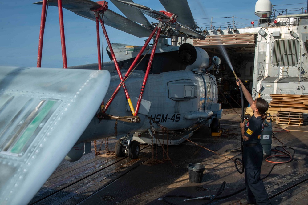 USS Jason Dunham (DDG 109) Conducts Pre-Flight Checks