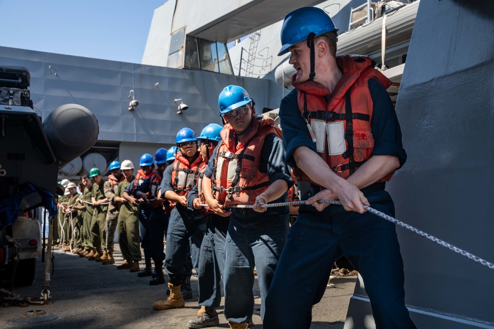 USS Arlington conducts replenishment-at-sea