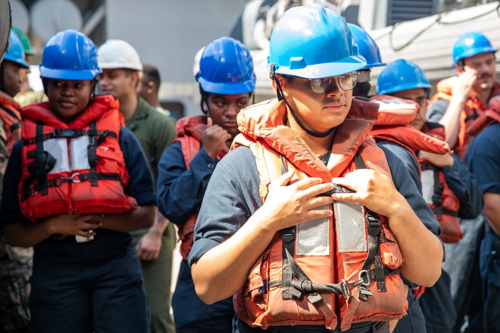 USS Arlington conducts replenishment-at-sea