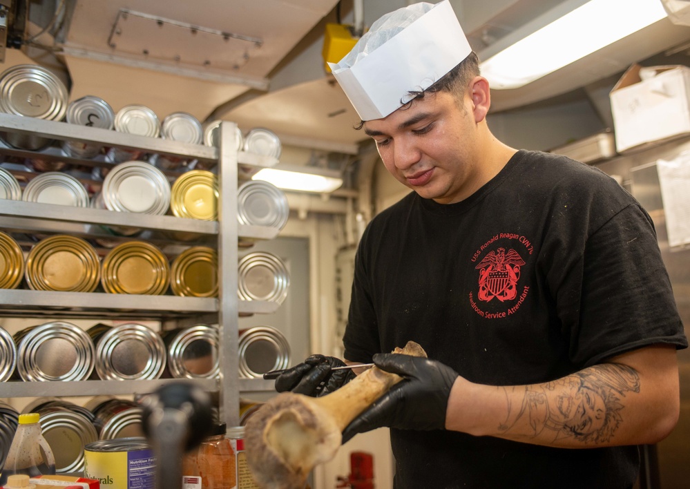 USS Ronald Reagan (CVN 76) Sailors prepare wardroom meals