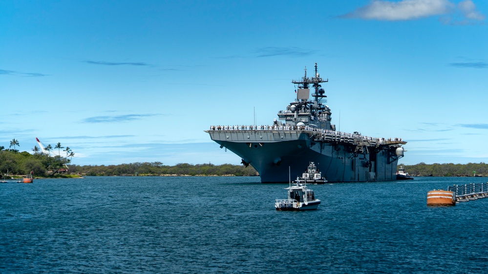 DVIDS - Images - USS Essex (LHD2) Arrives at Pearl Harbor for