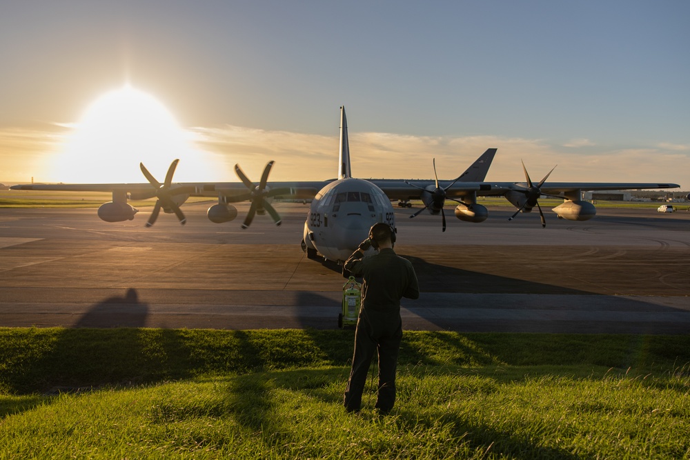 VMGR-152 Night-time Aerial Refuel