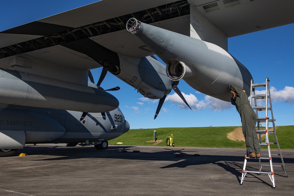 VMGR-152 Night-time Aerial Refuel