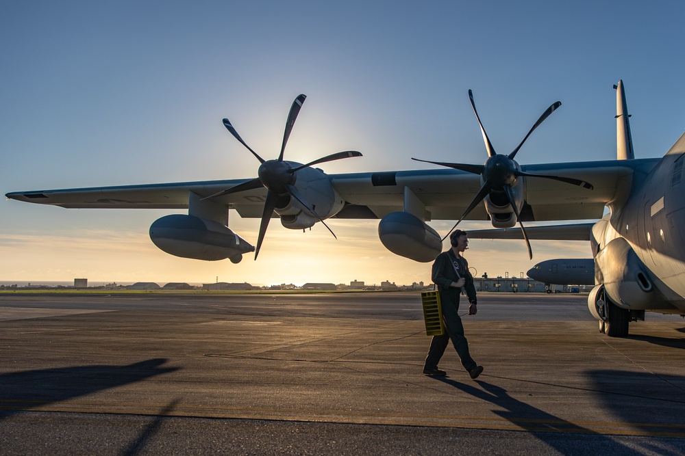 VMGR-152 Night-time Aerial Refuel